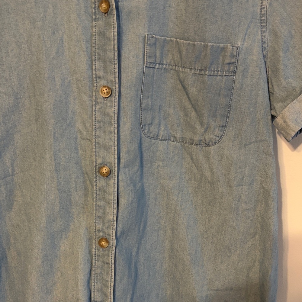 Eddie Bauer Women's short sleeve Blue Button Down Shirt. Med. EUC. - Picture 2 of 6